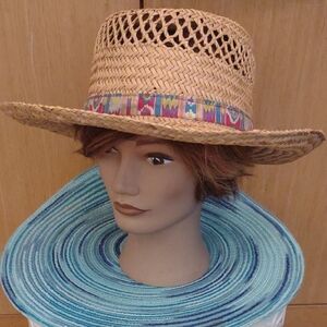 Summer Club Straw Hat With A Colorful Band SZ L